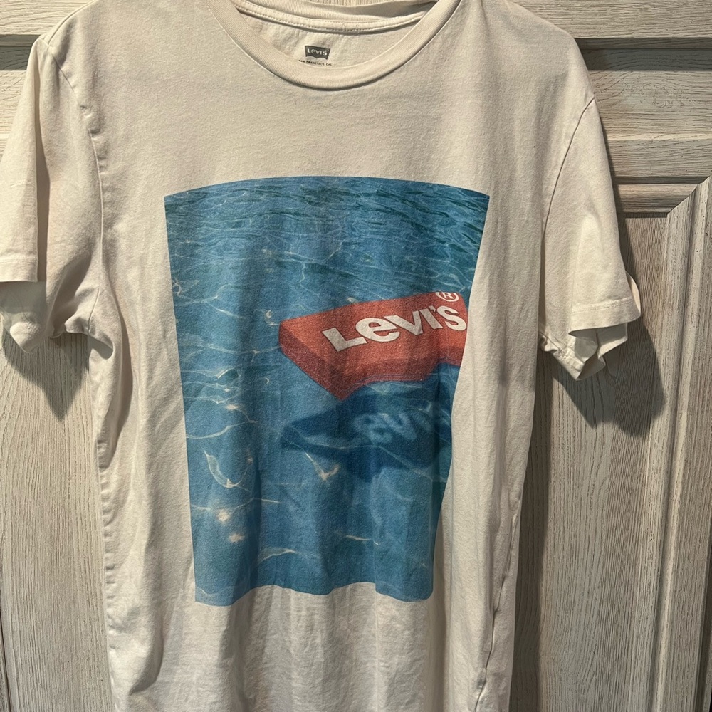 Levi's Classic White T-Shirt